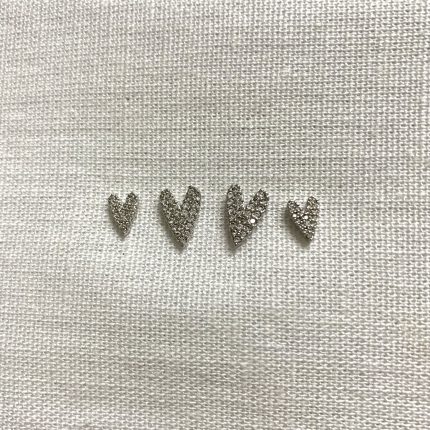 Kit de 2 Brincos Corações de Zircônias no Ródio Branco